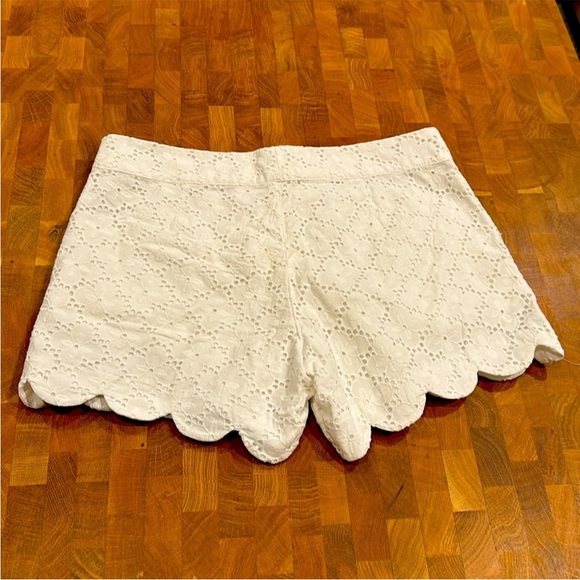 Lilly Pulitzer white eyelet buttercup shorts size 2 - Picture 2 of 4